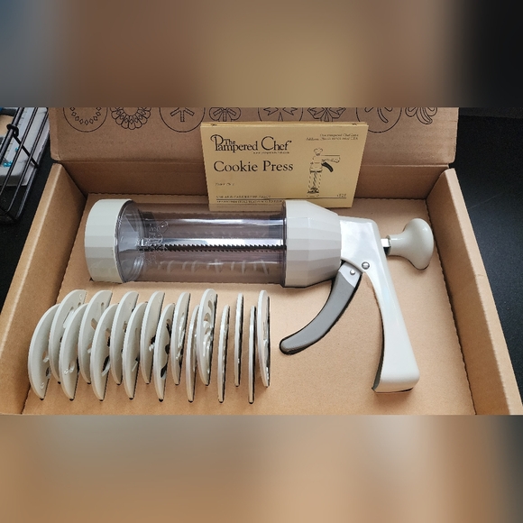 The Pampered Chef Other - Pampered Chef Cookie Press - White